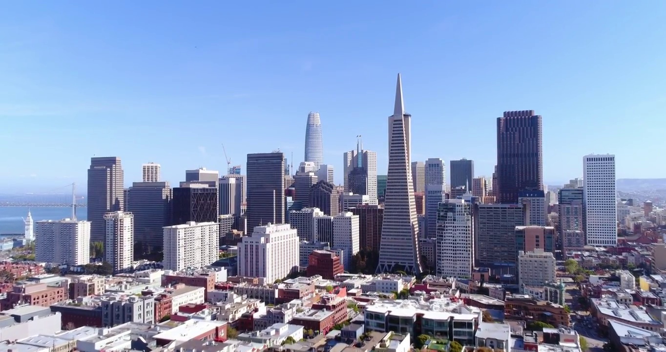 鸟瞰图旧金山城市天际线在美丽的阳光和晴朗的一天视频素材