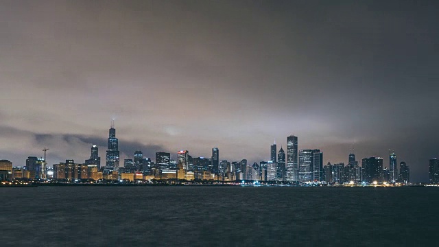 T/L WS ZI芝加哥天际线夜景和黎明全景/伊利诺伊州，美国视频素材
