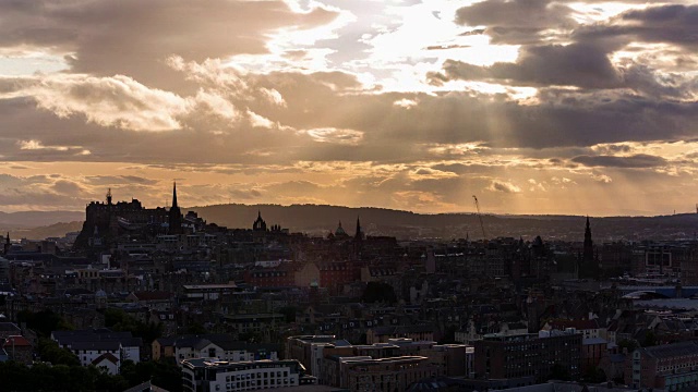 爱丁堡城堡和城市天际线的时间流逝视频素材
