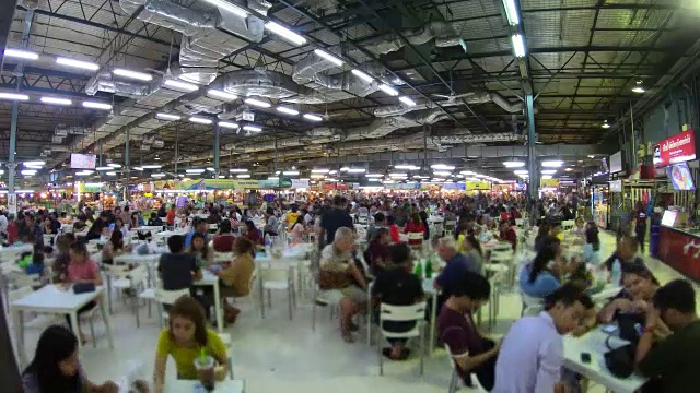 timeelaspe:人们在食品中心吃饭视频素材
