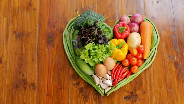 新鲜蔬菜，健康烹饪视频素材