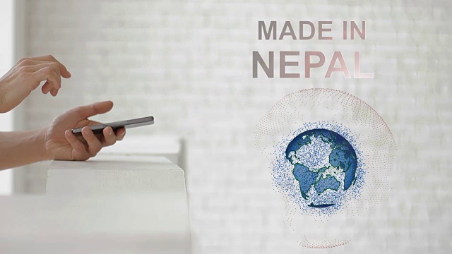 手发射地球全息图和尼泊尔制造文字视频素材