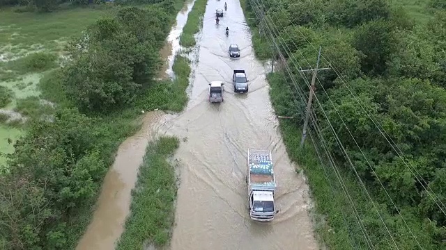 雨，洪水，街道行驶视频素材