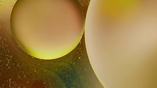 泡沫油对水彩色抽象背景视频素材