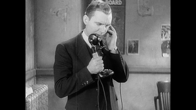 1931年，有关记者打电话到地区医院寻找失踪的老年妇女视频下载