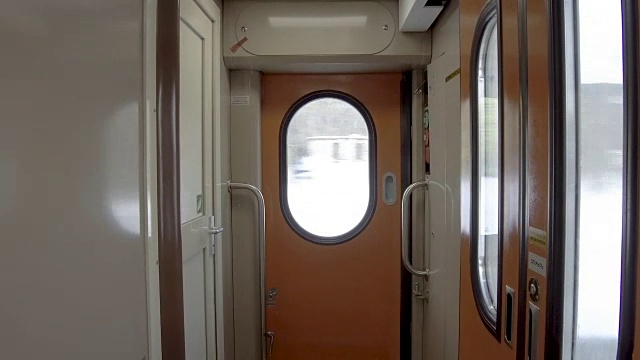 旅客列车前厅的内部视频下载