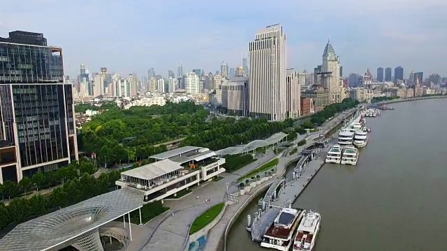 航拍黄浦江外滩和城市景观/上海，中国视频素材