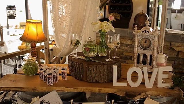 用爱情文字装饰浪漫的婚礼视频素材
