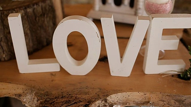 爱的文字，婚礼桌上的装饰视频素材