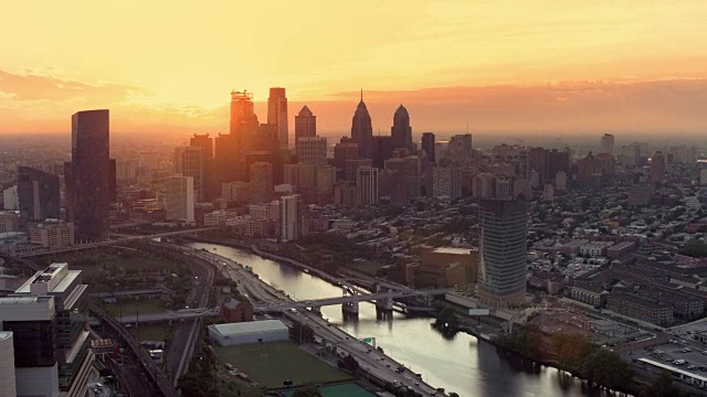 费城空中中心市，从斯古吉尔河在日出时观看视频素材