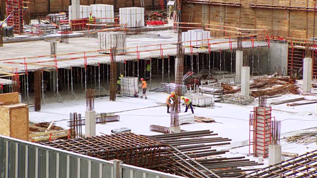 建筑工地工人超时工作视频下载