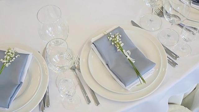 婚礼餐桌上的盘子视频下载