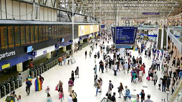 4K伦敦地铁车站，高峰期乘客，英国，英国视频素材