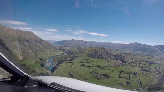 飞机降落在新西兰南岛昆斯敦视频下载
