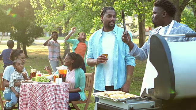 非裔美国人大家庭聚餐视频素材