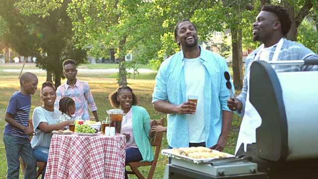 非裔美国人大家庭聚餐视频素材