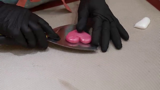 糖果工艺手工制作焦糖糖果成型视频素材