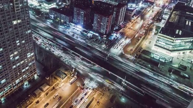 T/L ZO鸟瞰图繁忙繁荣的城市/北京，中国视频下载