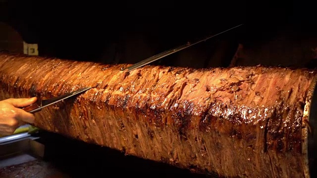 土耳其安纳托利亚传统东方食物牛肉或羊肉烤肉串视频素材