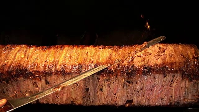 土耳其安纳托利亚传统东方食物牛肉或羊肉烤肉串视频素材