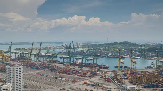 鸟瞰图工业港口与集装箱视频素材