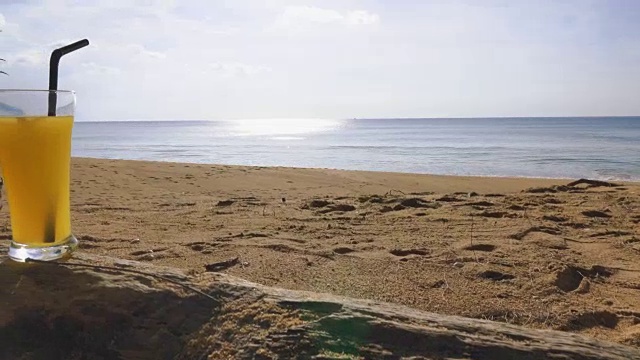 在海滩上放松视频下载