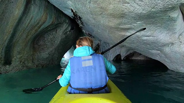 女人桨kayak视频素材
