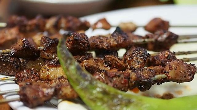 土耳其迪亚巴克尔肝脏烤肉餐厅视频素材
