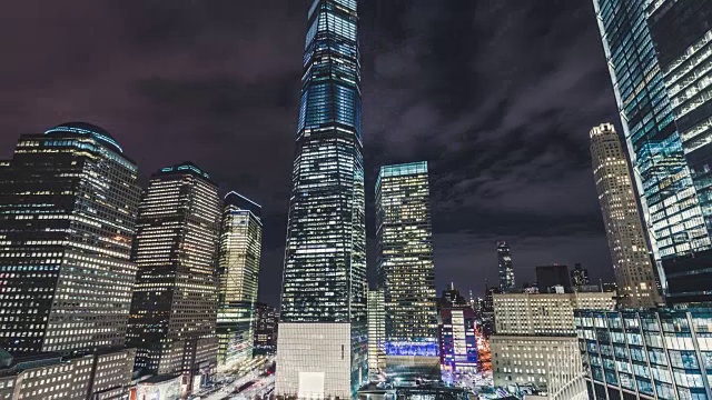 T/L LA TD照亮的摩天大楼(世界贸易中心一号)在曼哈顿/纽约的夜晚视频素材