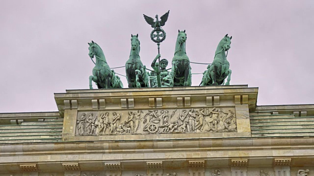 勃兰登堡门的Quadriga，柏林，德国，动作延时视频素材