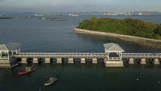 泰国泗昌岛Asadang木桥航拍，泰国美丽木桥，泰国旅游视频素材