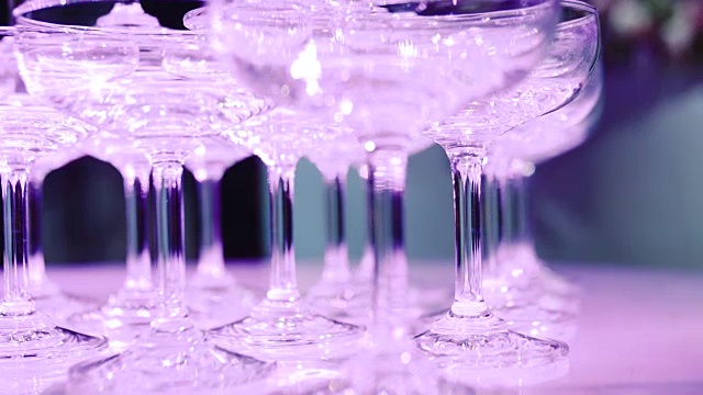 婚宴上的一杯香槟和葡萄酒视频素材