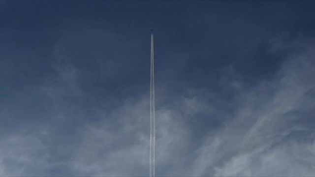 飞过天空的飞机视频素材
