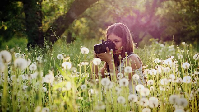 12岁的女孩摄影师拍摄的自然照片视频下载