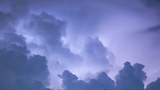 时间流逝夜间有闪电的雷雨云视频素材