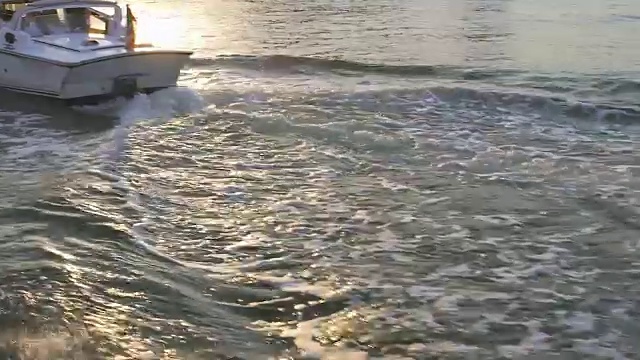 游客在威尼斯乘船，亚得里亚海水上旅行视频素材