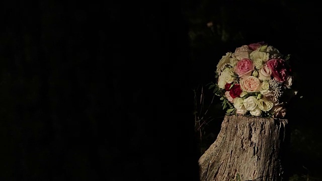 婚礼上美丽的花束。婚礼鲜花视频素材