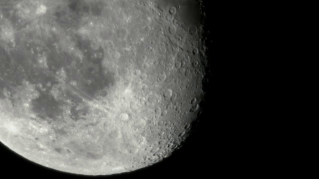 月亮与陨石坑视频下载