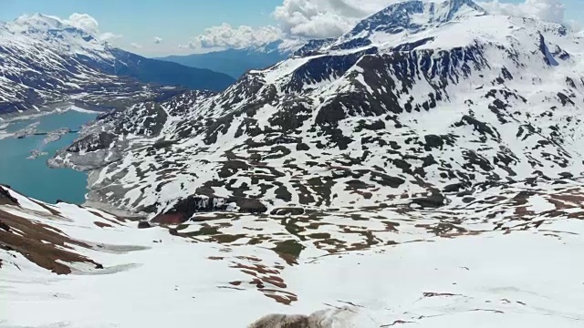 徒步登高，滑雪游览雪山，一览阿尔卑斯山，战胜逆境，取得成功视频购买