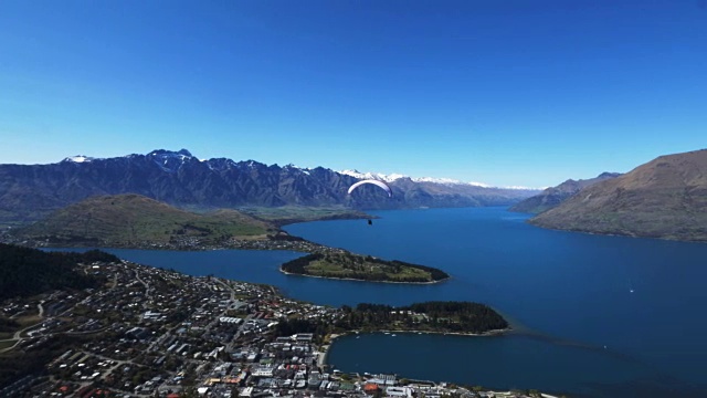 纽西兰皇后镇的滑翔伞视频素材