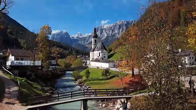 德国巴伐利亚阿尔卑斯山脉，拉姆绍，贝希特斯加登，著名的圣塞巴斯蒂安教区教堂。视频素材
