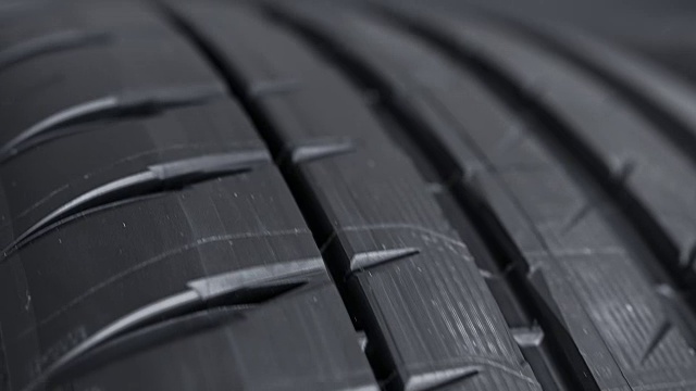 全新的汽车轮胎-轮胎胎面视频素材