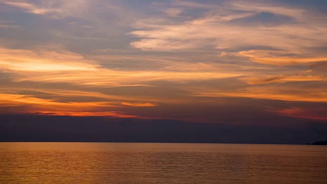 美丽的热带海滩和天空日落在Koh Mak岛，传统，泰国视频素材