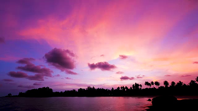 美丽的热带海滩和天空日落在Koh Kood岛，传统，泰国视频素材