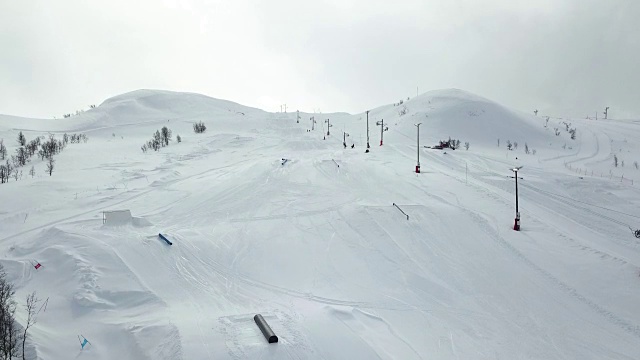 飞越挪威的维尔利滑雪胜地。视频素材
