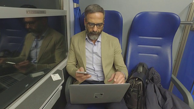 人在火车视频下载