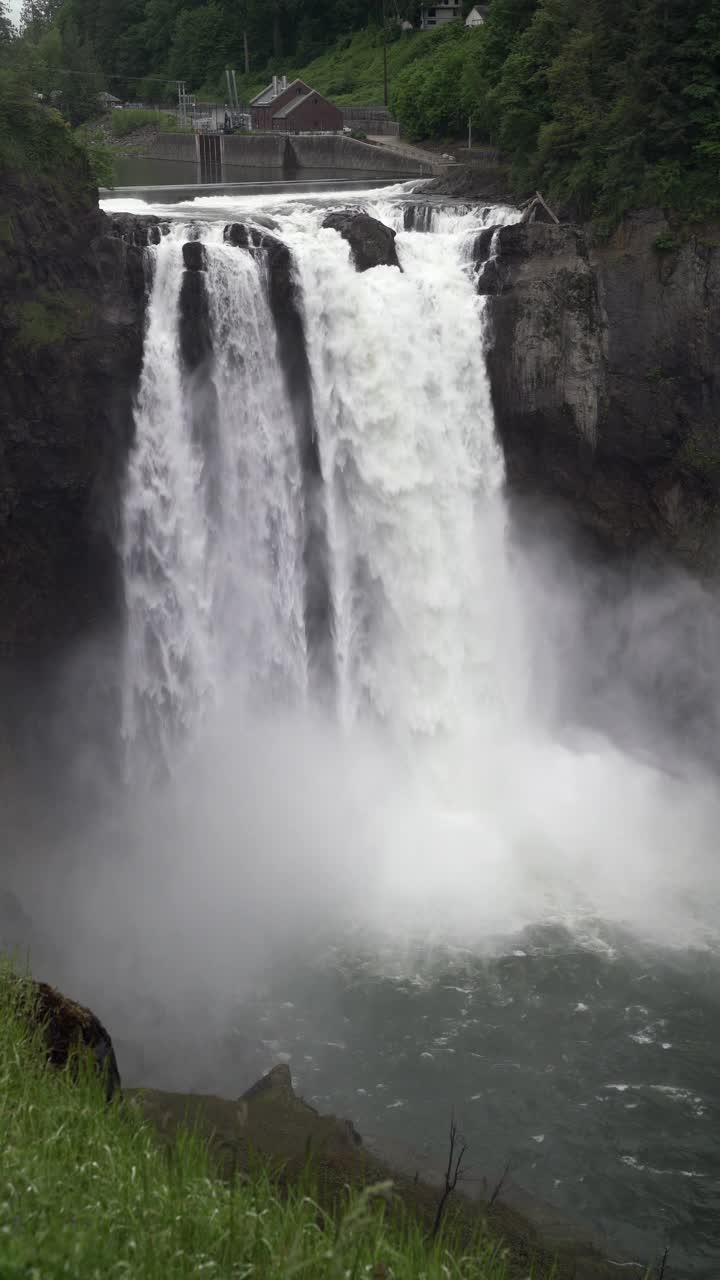 斯诺夸尔米瀑布，华盛顿州，垂直4K超高清视频购买