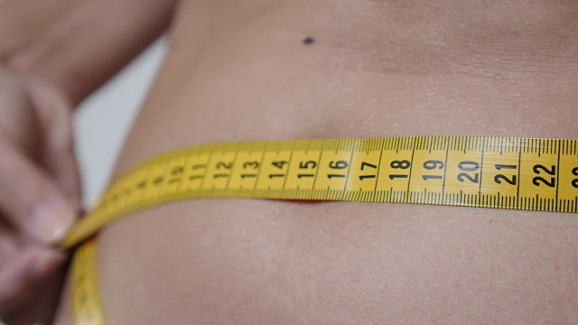 测量小腹尺寸、保健及健身背景视频下载