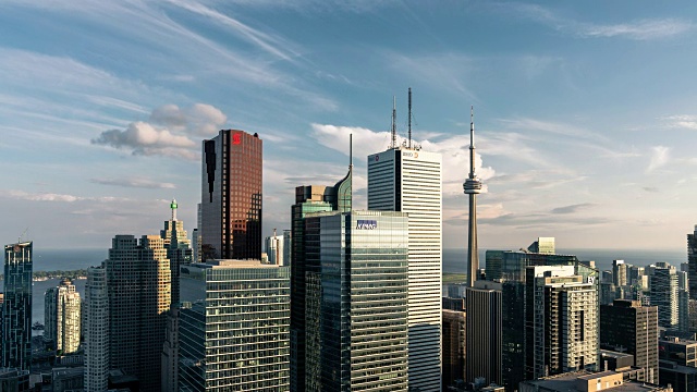夏季城市天际线建筑建筑与云彩在多伦多视频素材