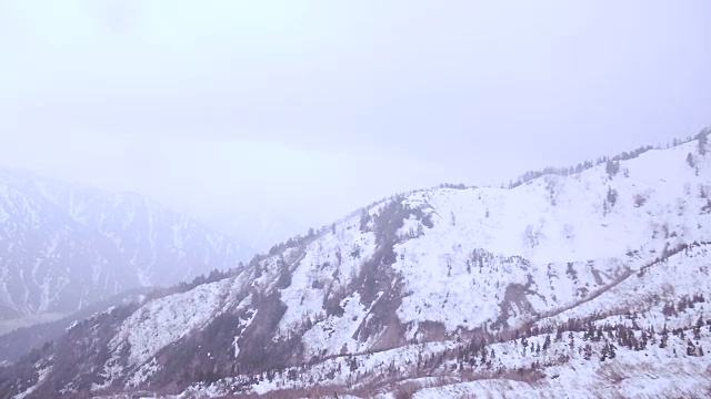 日本的阿尔卑斯山上有雪视频素材